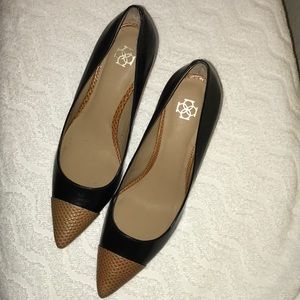 Woman’s pump size 6M